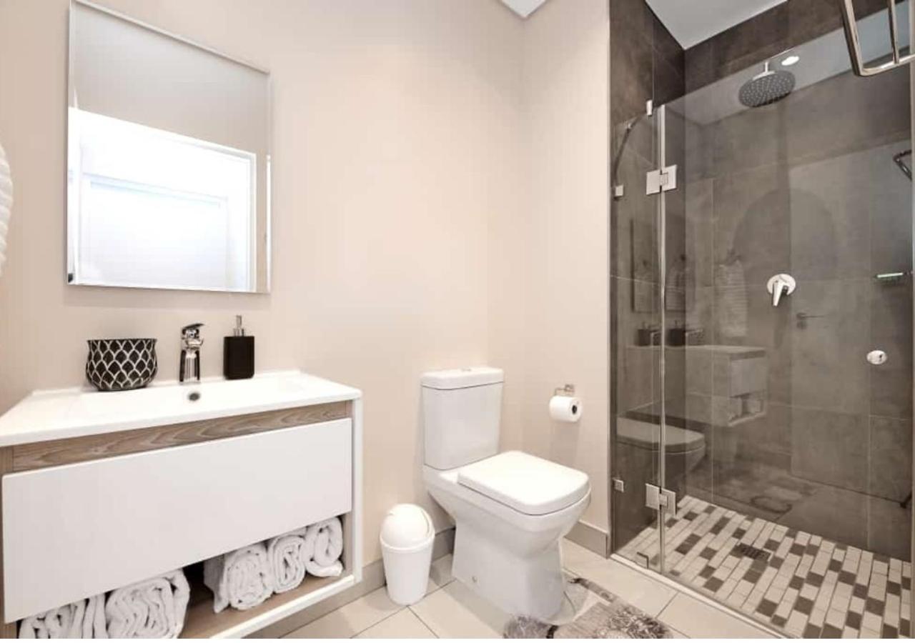 1 Bedroom In Sandton Apartamento *